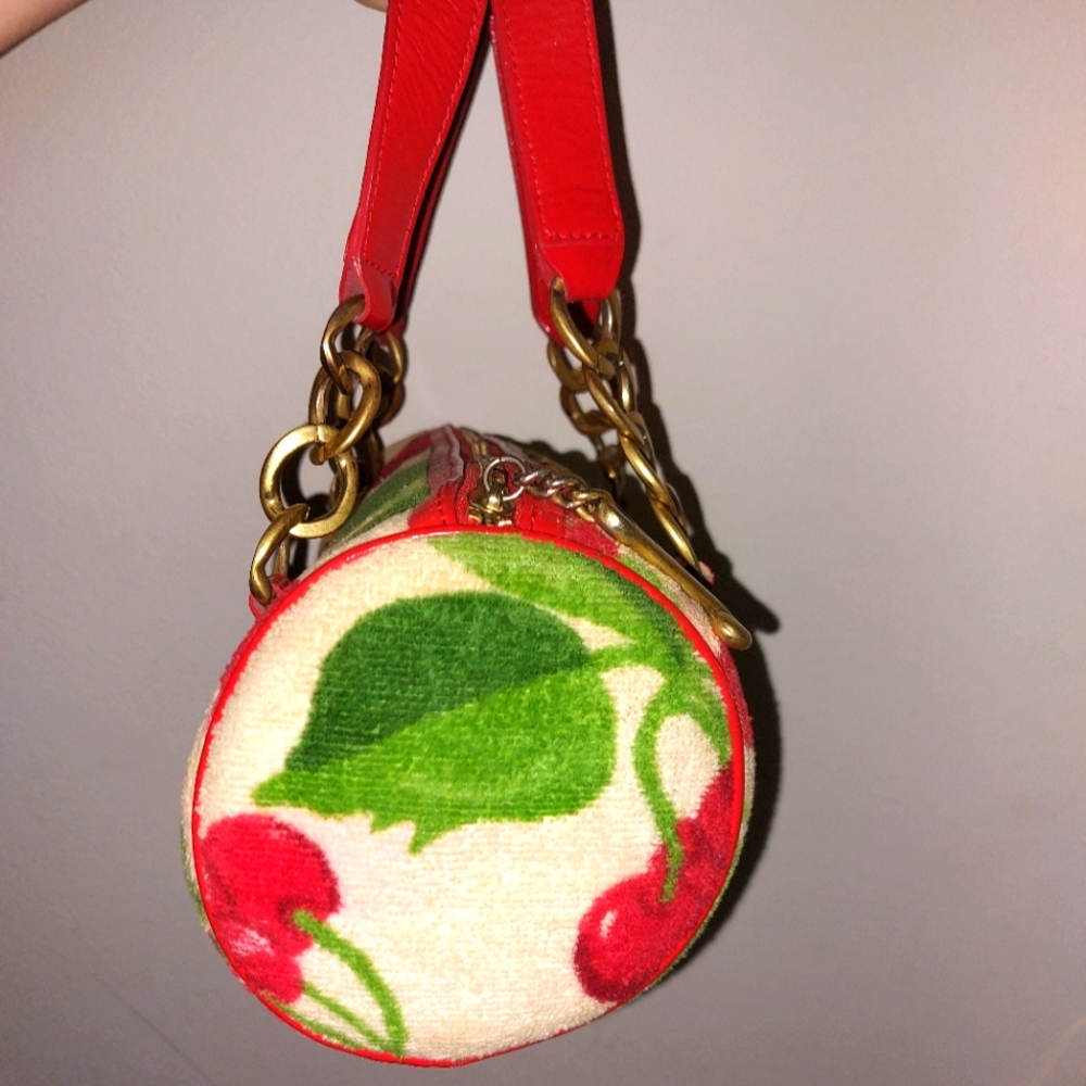 πsend offersπ Juicy Couture Cherry Barrel Bag - Picture 2 of 11